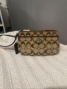 BROKEN ZIPPER Coach Canvas Signature Wristlet in Khaki and Brown